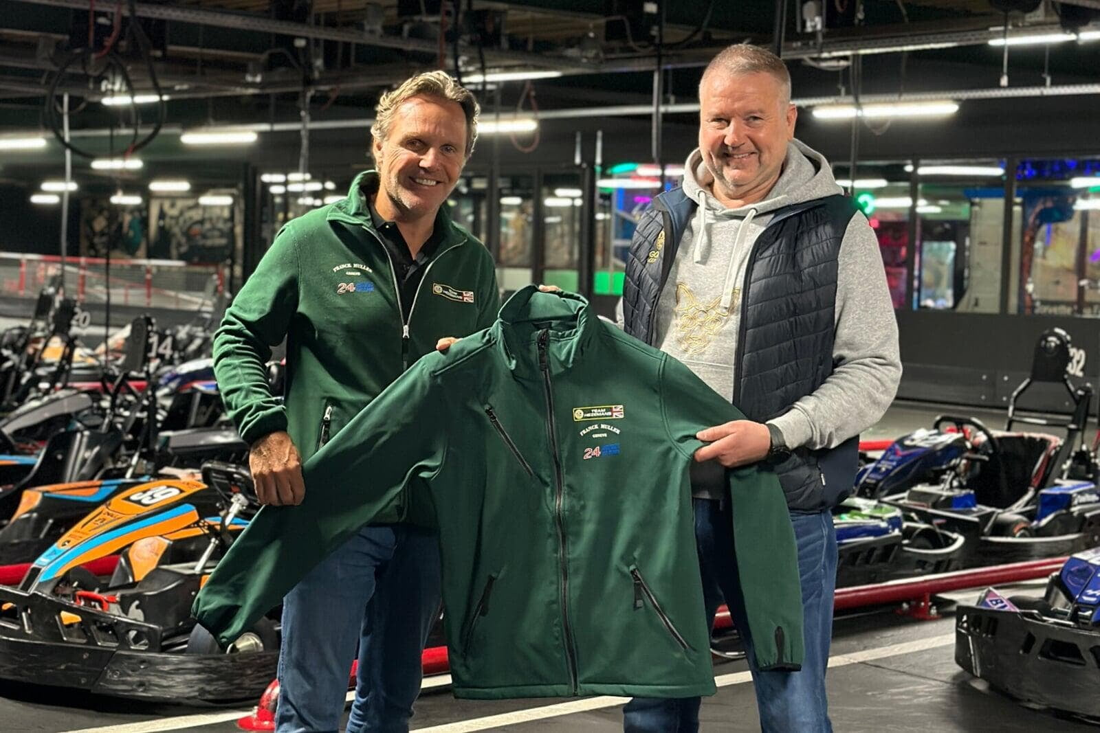 Bedrukte kleding voor Team Lotus Hezemans racing